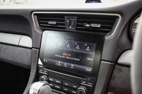 69AM Porsche 911 Gt3 Thumbnail #17