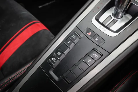 69AM Porsche 911 Gt3 Thumbnail #36