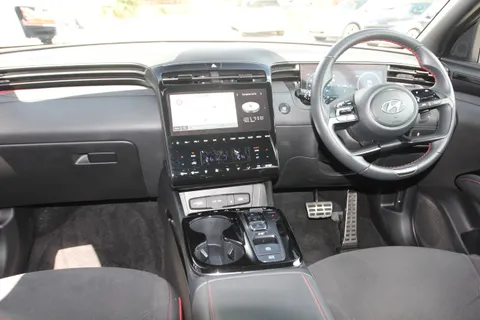 DY73OUD Hyundai Tucson 1.6 TGDi Plug-in Hybrid N Line 5dr 4WD Auto Thumbnail #7