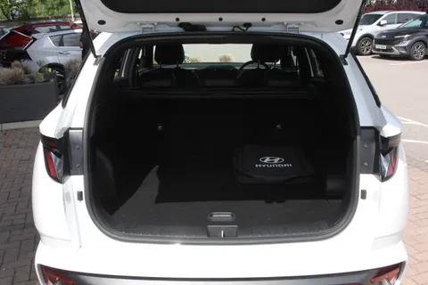 DY73OUD Hyundai Tucson 1.6 TGDi Plug-in Hybrid N Line 5dr 4WD Auto Thumbnail #14