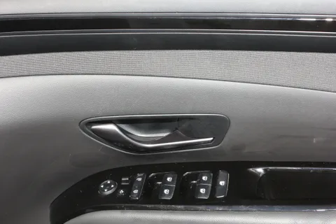 DY73OUD Hyundai Tucson 1.6 TGDi Plug-in Hybrid N Line 5dr 4WD Auto Thumbnail #26