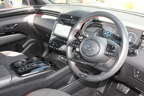 DY73OUD Hyundai Tucson 1.6 TGDi Plug-in Hybrid N Line 5dr 4WD Auto Thumbnail #10