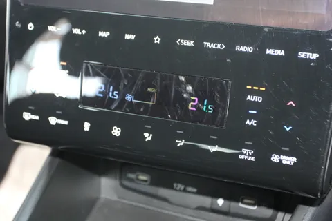 DY73OUD Hyundai Tucson 1.6 TGDi Plug-in Hybrid N Line 5dr 4WD Auto Thumbnail #19