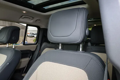 CJ73HCN Land Rover Defender 3.0 D300 X 130 5dr Auto [8 Seat] Thumbnail #19