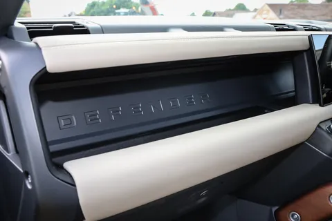 CJ73HCN Land Rover Defender 3.0 D300 X 130 5dr Auto [8 Seat] Thumbnail #20