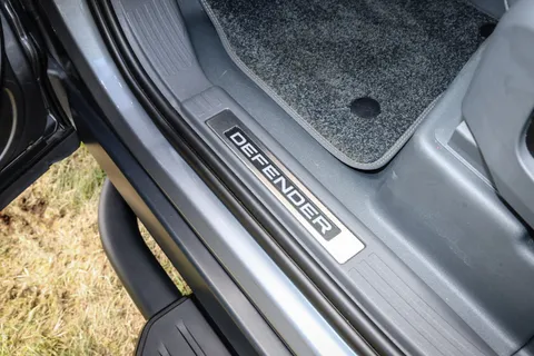 CJ73HCN Land Rover Defender 3.0 D300 X 130 5dr Auto [8 Seat] Thumbnail #22