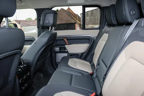 CJ73HCN Land Rover Defender 3.0 D300 X 130 5dr Auto [8 Seat] Thumbnail #24