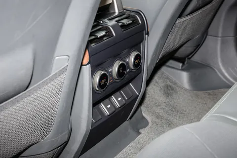 CJ73HCN Land Rover Defender 3.0 D300 X 130 5dr Auto [8 Seat] Thumbnail #25