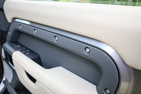 CJ73HCN Land Rover Defender 3.0 D300 X 130 5dr Auto [8 Seat] Thumbnail #26