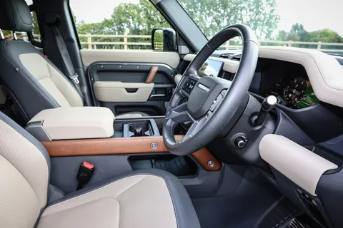 CJ73HCN Land Rover Defender 3.0 D300 X 130 5dr Auto [8 Seat] Thumbnail #29