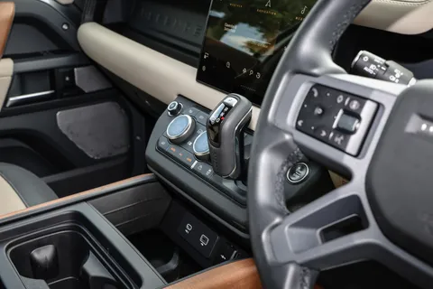 CJ73HCN Land Rover Defender 3.0 D300 X 130 5dr Auto [8 Seat] Thumbnail #30