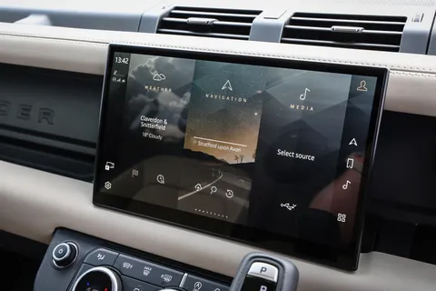 CJ73HCN Land Rover Defender 3.0 D300 X 130 5dr Auto [8 Seat] Thumbnail #33