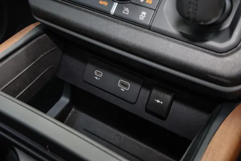 CJ73HCN Land Rover Defender 3.0 D300 X 130 5dr Auto [8 Seat] Thumbnail #39