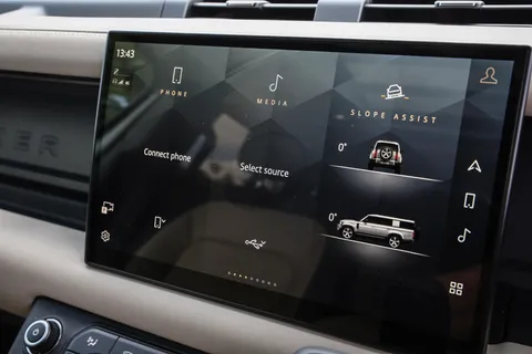 CJ73HCN Land Rover Defender 3.0 D300 X 130 5dr Auto [8 Seat] Thumbnail #40