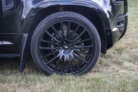 GN22WJL Land Rover Defender 5.0 P525 V8 110 5dr Auto Thumbnail #9