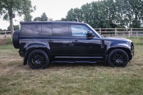 GN22WJL Land Rover Defender 5.0 P525 V8 110 5dr Auto Thumbnail #6