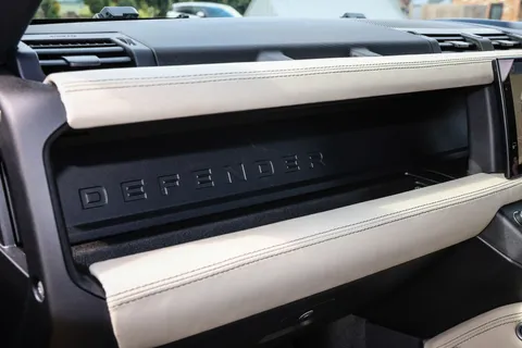 GN22WJL Land Rover Defender 5.0 P525 V8 110 5dr Auto Thumbnail #16