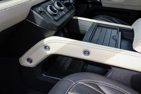 GN22WJL Land Rover Defender 5.0 P525 V8 110 5dr Auto Thumbnail #17