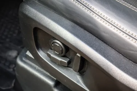 GN22WJL Land Rover Defender 5.0 P525 V8 110 5dr Auto Thumbnail #21