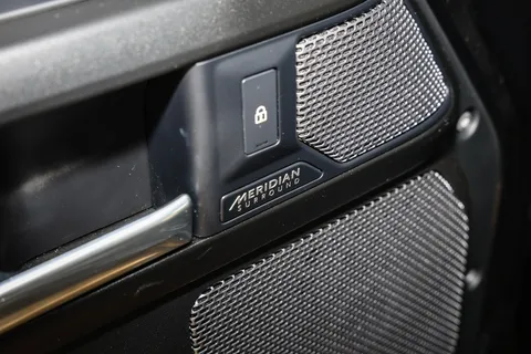 GN22WJL Land Rover Defender 5.0 P525 V8 110 5dr Auto Thumbnail #24