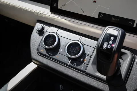 GN22WJL Land Rover Defender 5.0 P525 V8 110 5dr Auto Thumbnail #32