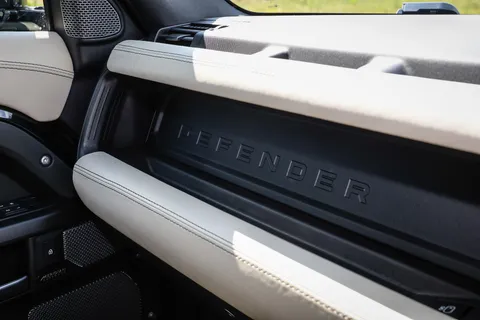 GN22WJL Land Rover Defender 5.0 P525 V8 110 5dr Auto Thumbnail #33