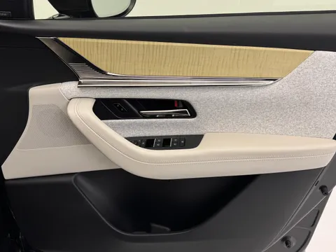 DS25FWD Mazda Cx-60 2.5 PHEV Takumi 5dr Auto [Conv/DAP/Pan roof] Thumbnail #17