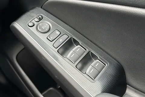 RO74XUC Honda Civic 2.0 eHEV Advance 5dr CVT Thumbnail #18