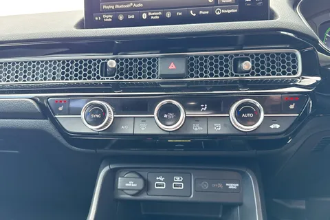 RF24UTR Honda Civic 2.0 eHEV Advance 5dr CVT Thumbnail #30