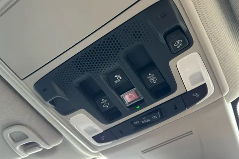 RF24UTR Honda Civic 2.0 eHEV Advance 5dr CVT Thumbnail #32