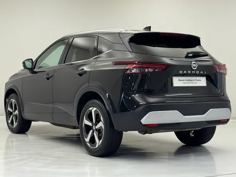 DS71HRW Nissan Qashqai 1.3 DiG-T MH N-Connecta [Glass Roof] 5dr Thumbnail #10