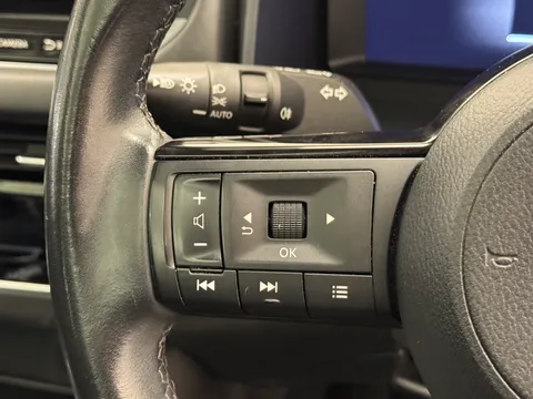 DS71HRW Nissan Qashqai 1.3 DiG-T MH N-Connecta [Glass Roof] 5dr Thumbnail #13