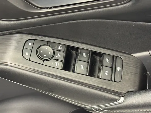 DS71HRW Nissan Qashqai 1.3 DiG-T MH N-Connecta [Glass Roof] 5dr Thumbnail #15