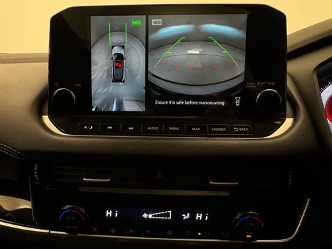 DS71HRW Nissan Qashqai 1.3 DiG-T MH N-Connecta [Glass Roof] 5dr Thumbnail #18