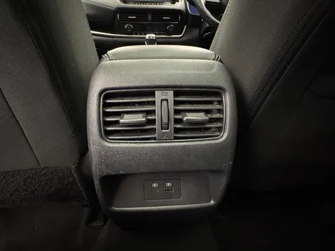 DS71HRW Nissan Qashqai 1.3 DiG-T MH N-Connecta [Glass Roof] 5dr Thumbnail #23