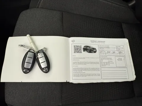 DS71HRW Nissan Qashqai 1.3 DiG-T MH N-Connecta [Glass Roof] 5dr Thumbnail #25