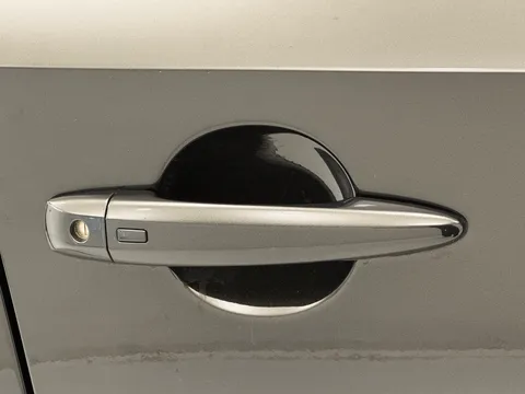 DS71HRW Nissan Qashqai 1.3 DiG-T MH N-Connecta [Glass Roof] 5dr Thumbnail #32