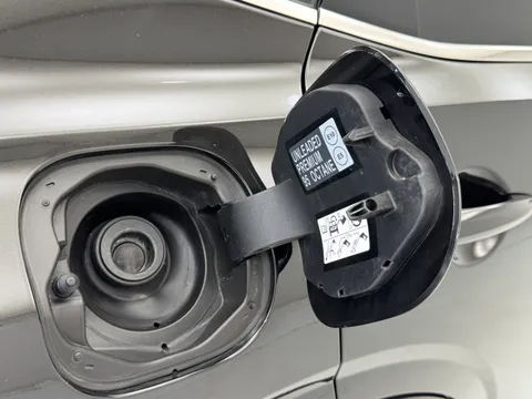 DS71HRW Nissan Qashqai 1.3 DiG-T MH N-Connecta [Glass Roof] 5dr Thumbnail #35