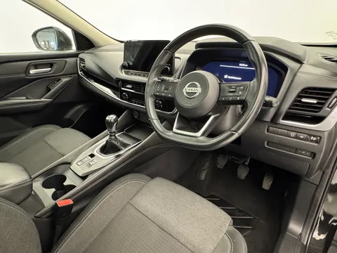 DS71HRW Nissan Qashqai 1.3 DiG-T MH N-Connecta [Glass Roof] 5dr Thumbnail #3