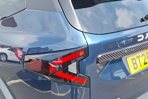 BT25PZZ Dacia Bigster 1.8 Hybrid 155 Journey 5dr Auto Thumbnail #17