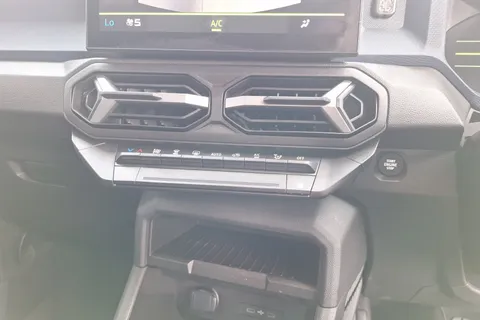 BN25CJJ Dacia Duster 1.6 Hybrid 140 Journey 5dr Auto Thumbnail #41