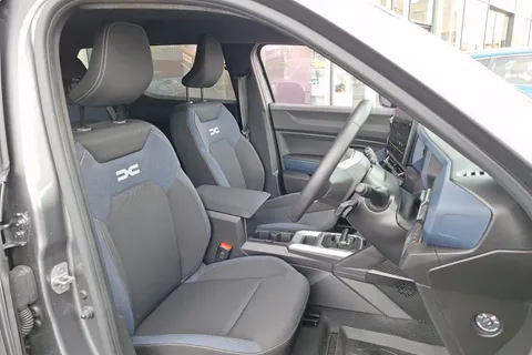BN25CJJ Dacia Duster 1.6 Hybrid 140 Journey 5dr Auto Thumbnail #30