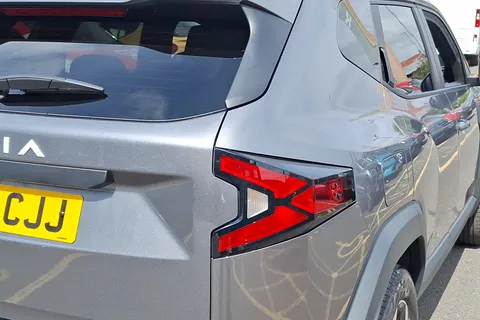 BN25CJJ Dacia Duster 1.6 Hybrid 140 Journey 5dr Auto Thumbnail #18