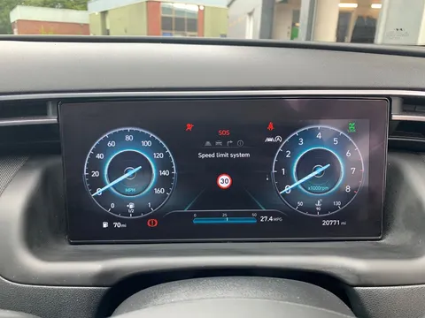 MK71NUF Hyundai Tucson 1.6 TGDi 48V MHD 180 Ultimate 5dr 4WD DCT Thumbnail #12