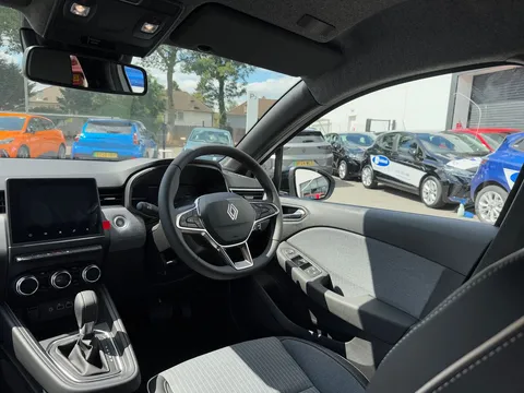 BA25AZB Renault Clio 1.6 E-TECH full hybrid 145 Techno 5dr Auto Thumbnail #9