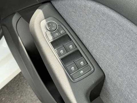 BA25AZB Renault Clio 1.6 E-TECH full hybrid 145 Techno 5dr Auto Thumbnail #8