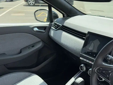 BA25AZB Renault Clio 1.6 E-TECH full hybrid 145 Techno 5dr Auto Thumbnail #18