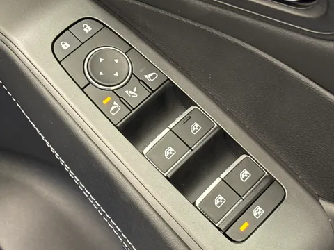 OW24PJO Nissan Qashqai 1.3 DiG-T MH N-Connecta [Glass Roof] 5dr Thumbnail #19