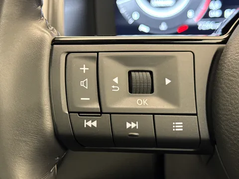 OW24PJO Nissan Qashqai 1.3 DiG-T MH N-Connecta [Glass Roof] 5dr Thumbnail #21