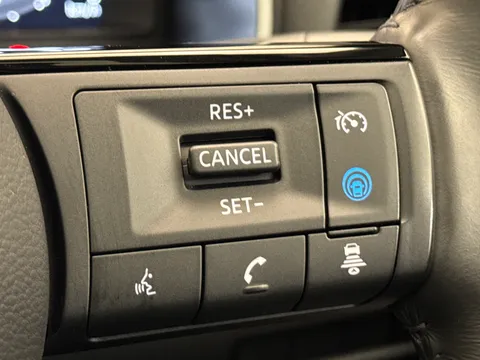 OW24PJO Nissan Qashqai 1.3 DiG-T MH N-Connecta [Glass Roof] 5dr Thumbnail #22